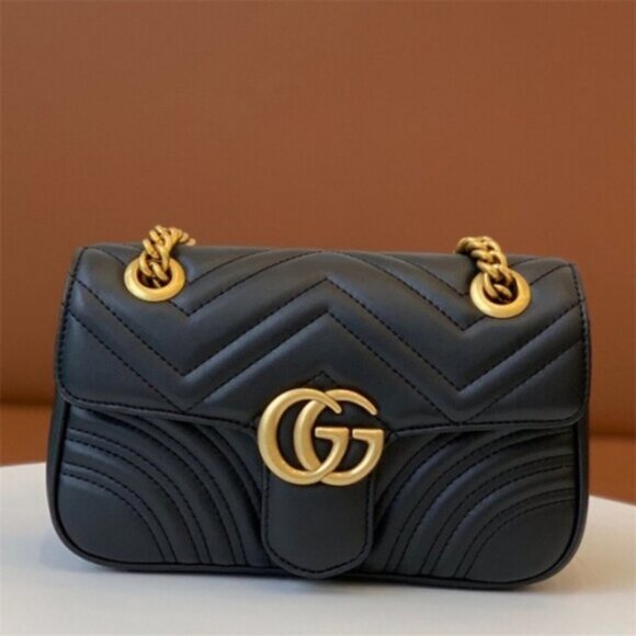 Sophisticated Black Leather Gold Chain Bag - Picture 1 of 7